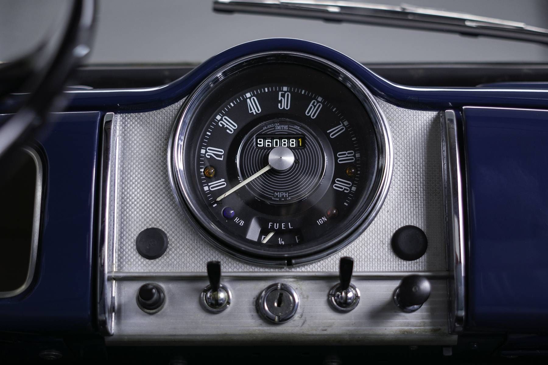 Morris Minor 1000 Convertible 10