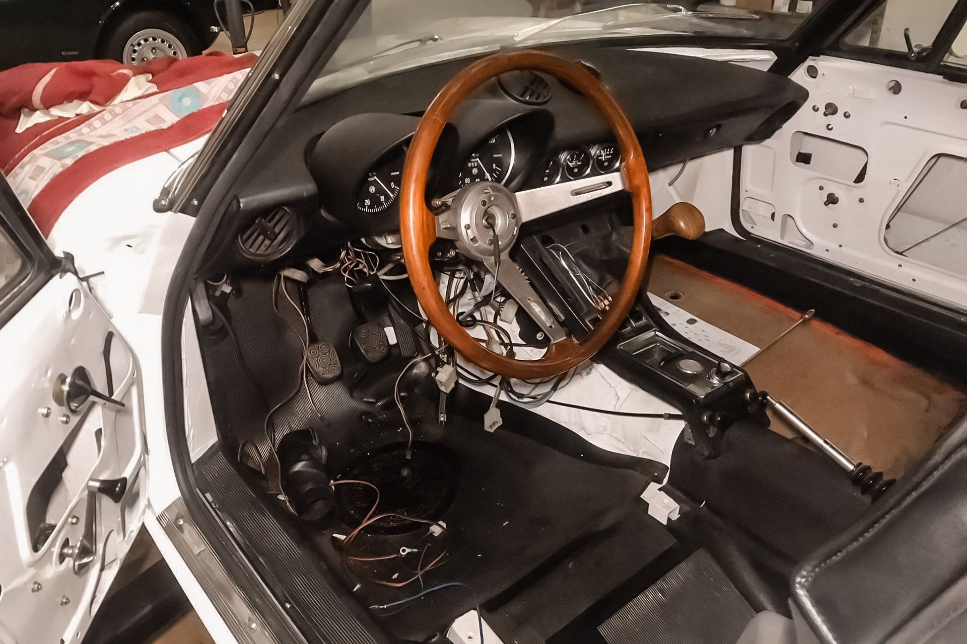 Alfa-Romeo 2000 Spider Veloce 12