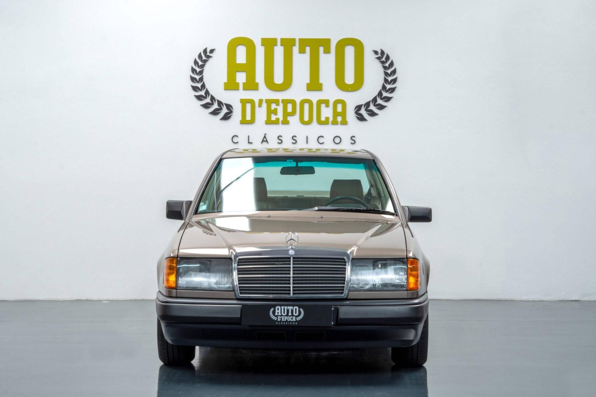 Mercedes-Benz 230E 1