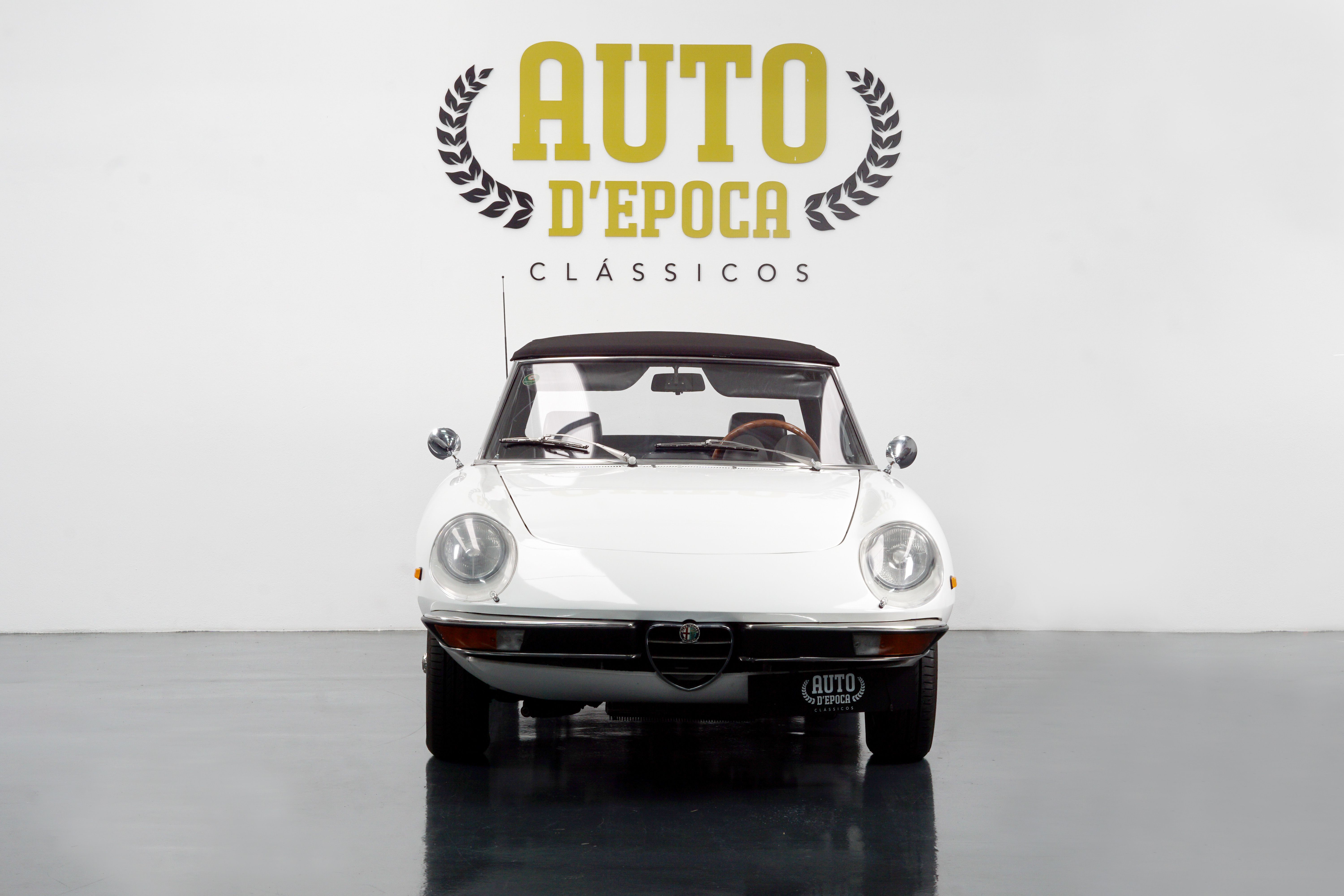 Alfa-Romeo 2000 Spider Veloce 17