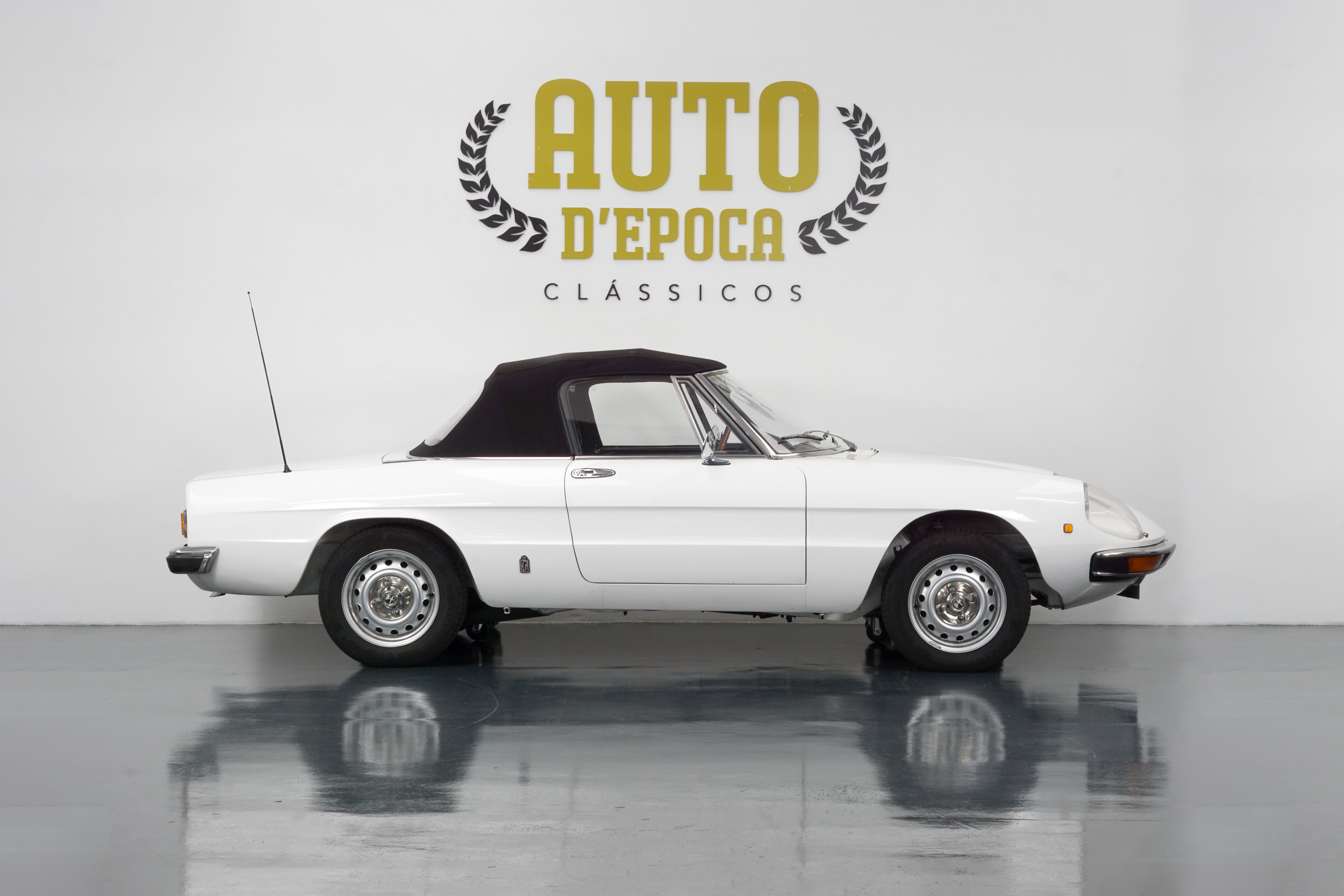 Alfa-Romeo 2000 Spider Veloce 18