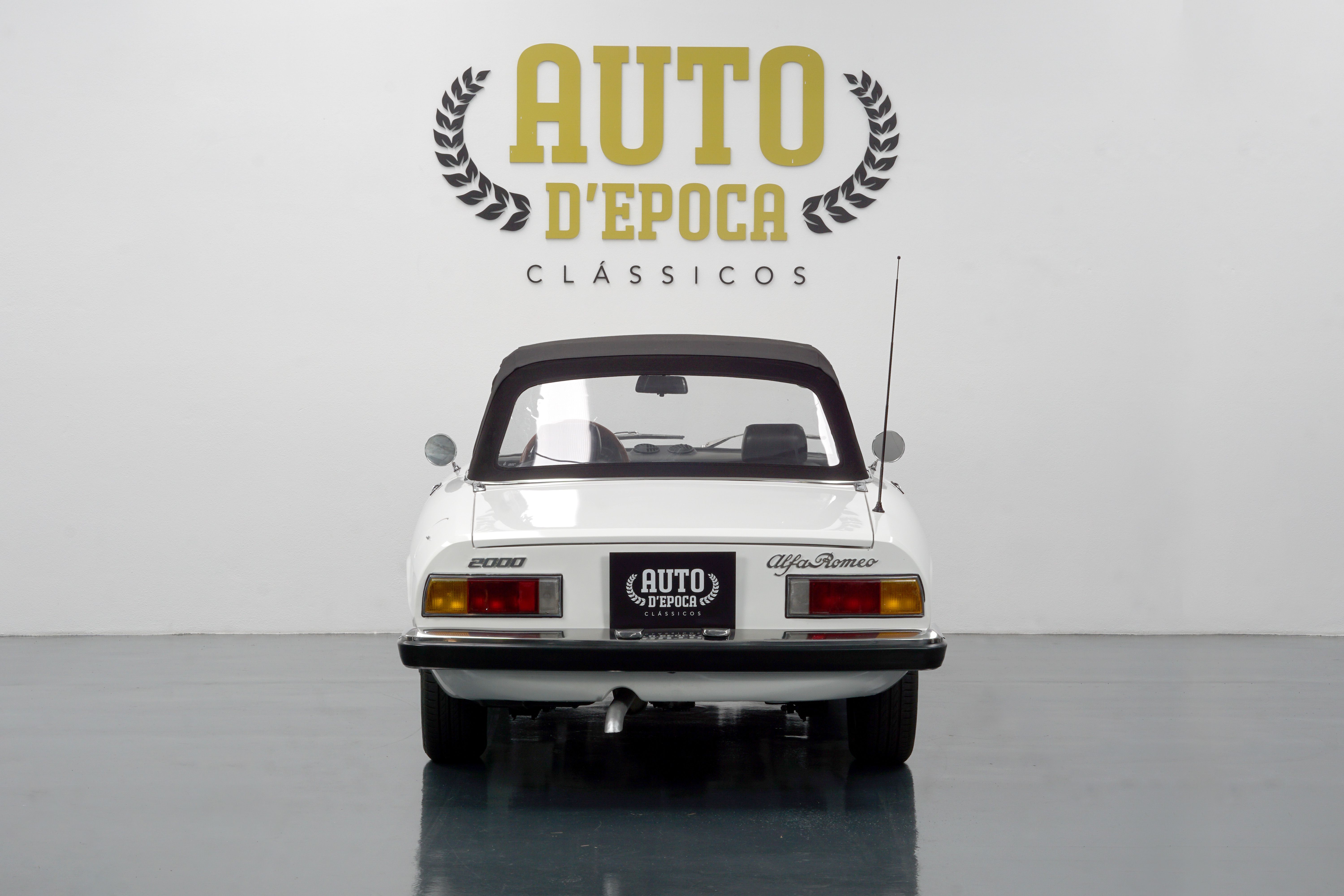 Alfa-Romeo 2000 Spider Veloce 20
