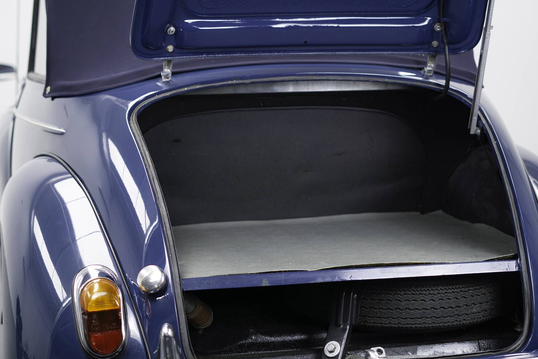 Morris Minor 1000 Convertible 5