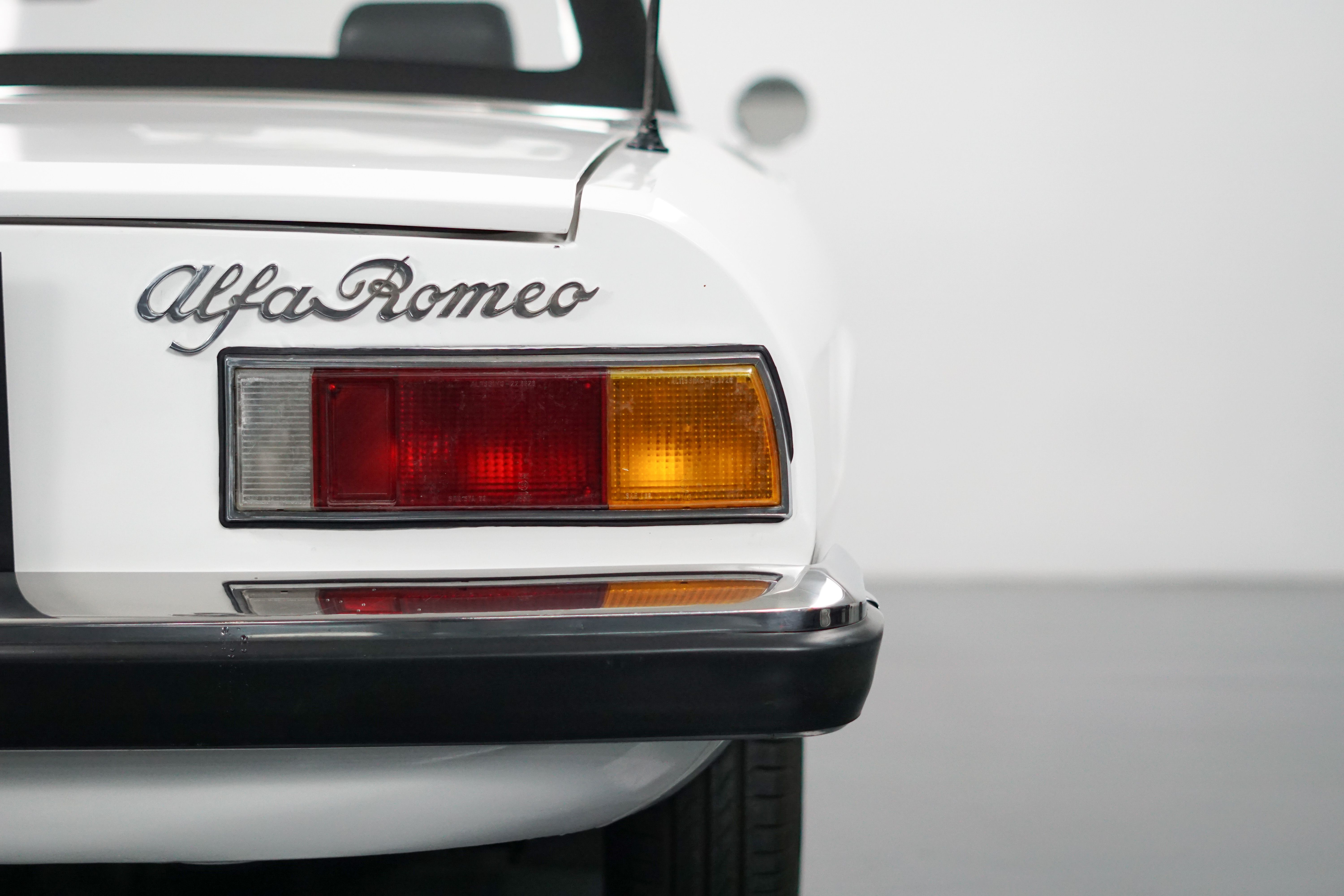 Alfa-Romeo 2000 Spider Veloce 21