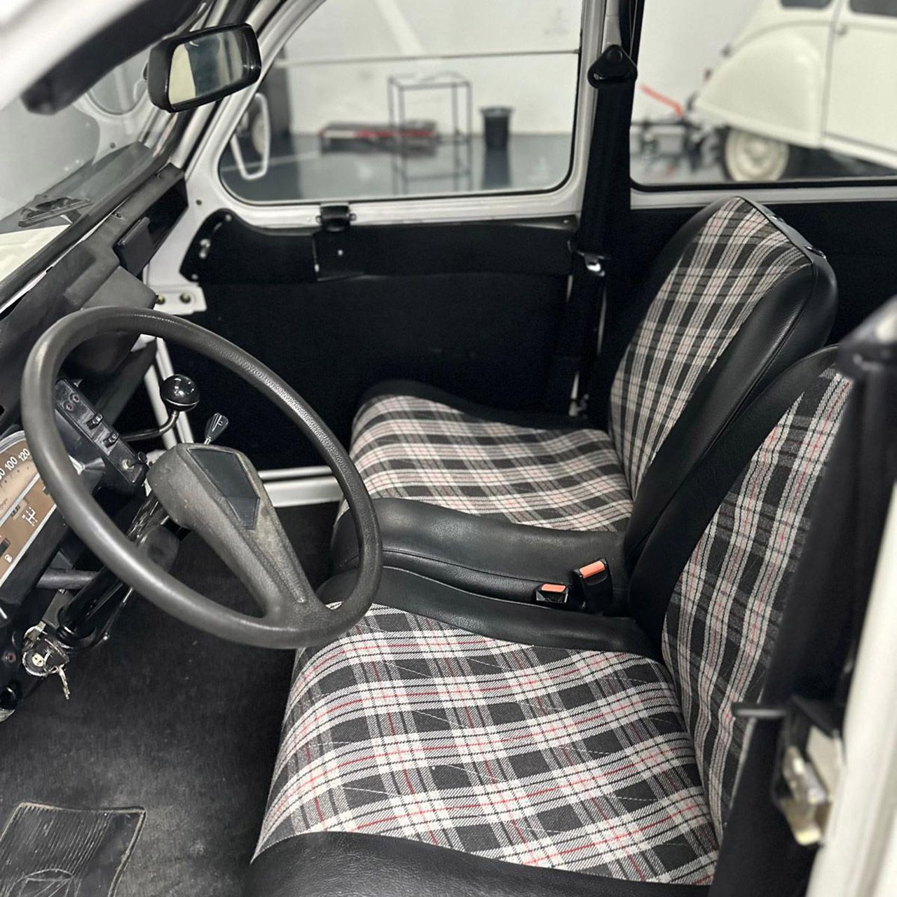 Citroën 2CV6 9