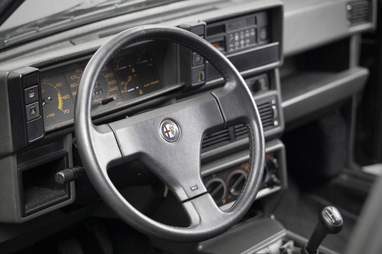 Alfa Romeo 75 3.0 V6 America 6