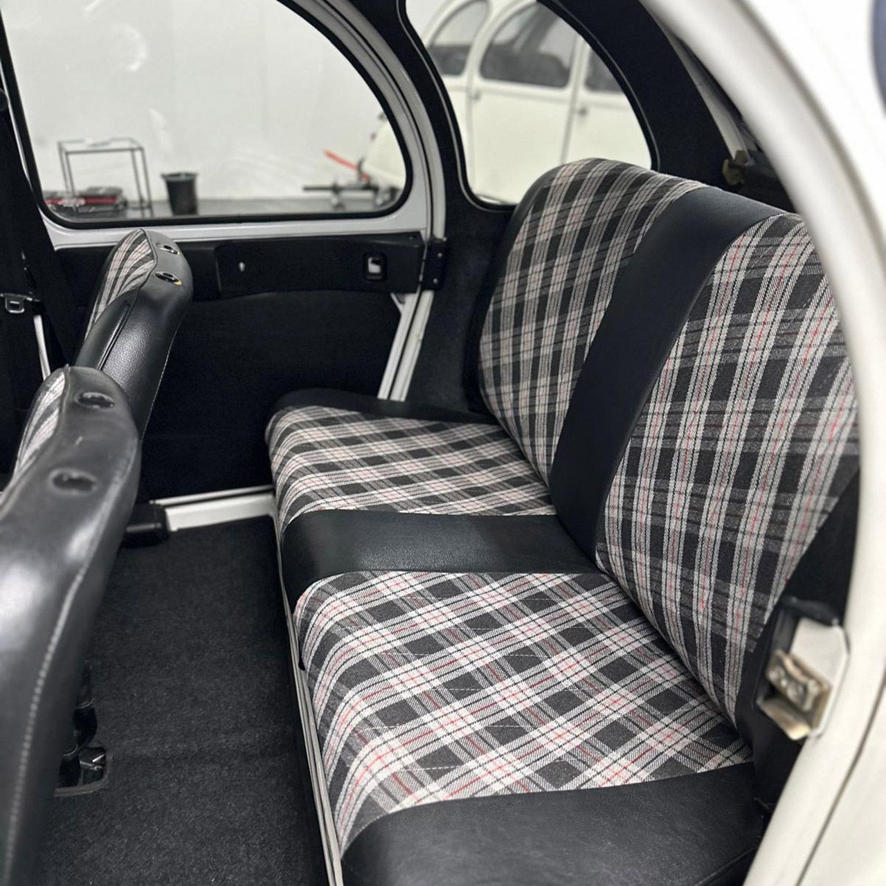 Citroën 2CV6 10