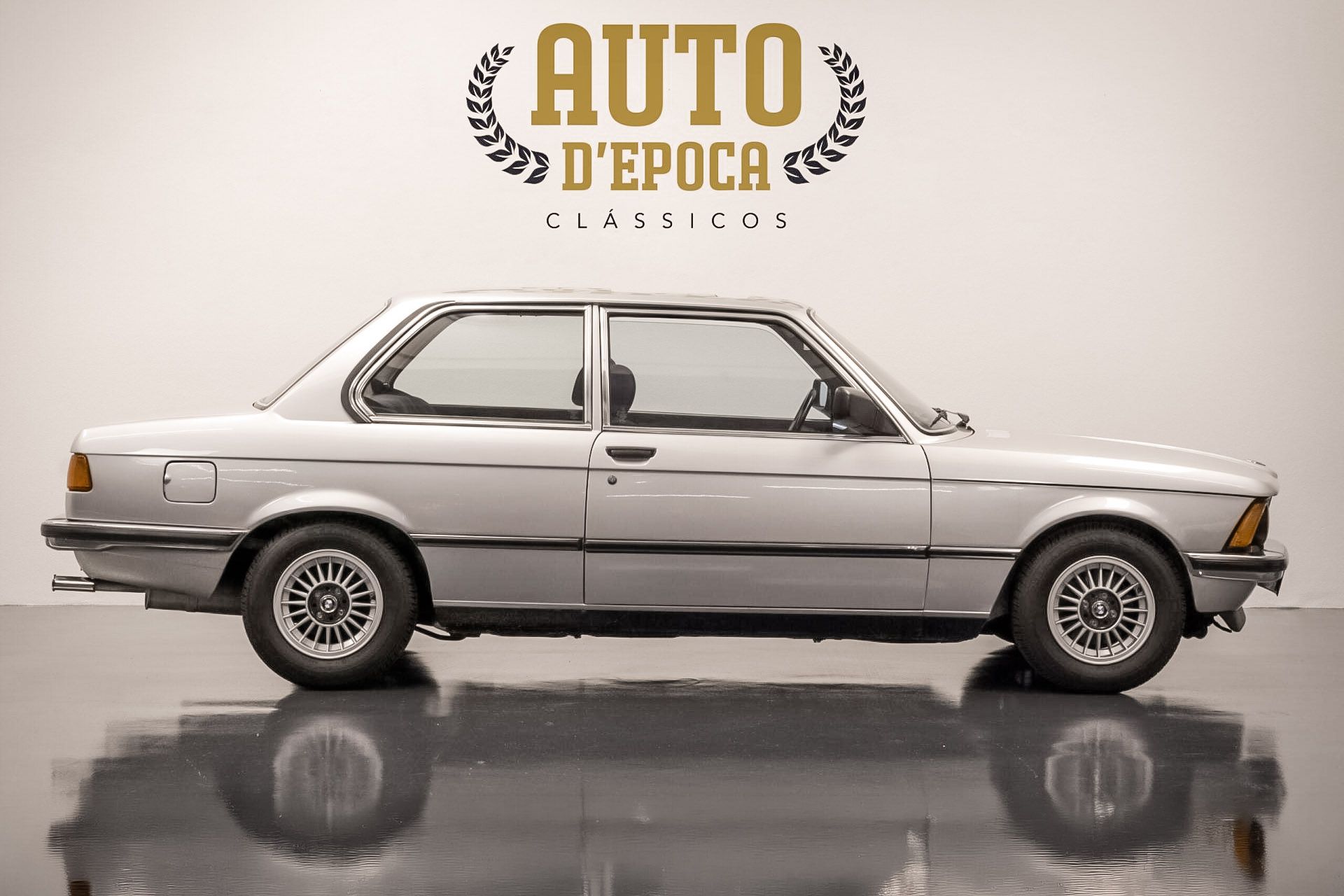 BMW 323i (E21) 2
