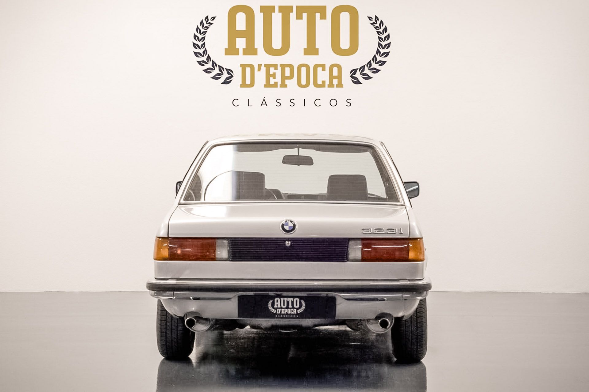 BMW 323i (E21) 4
