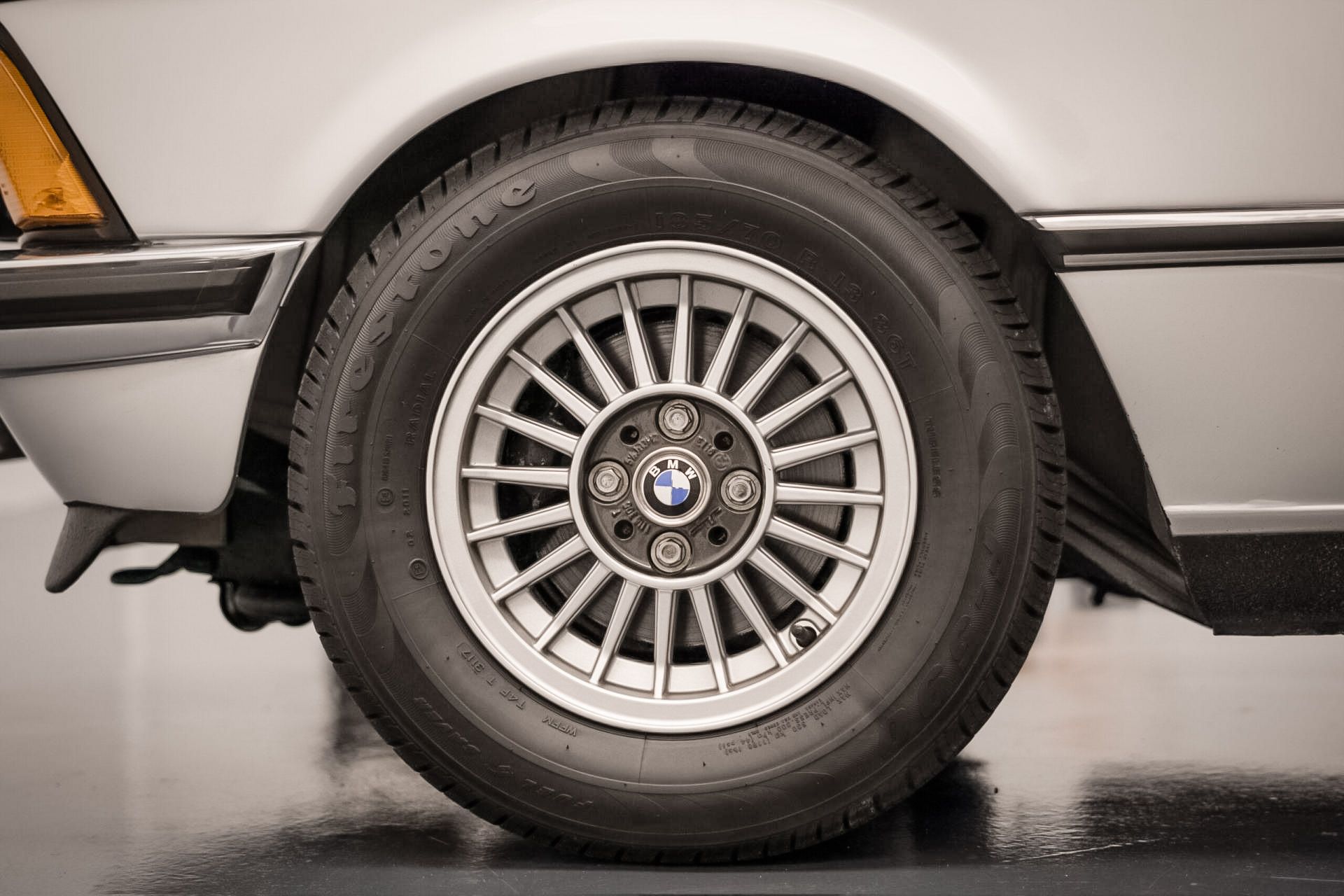 BMW 323i (E21) 6