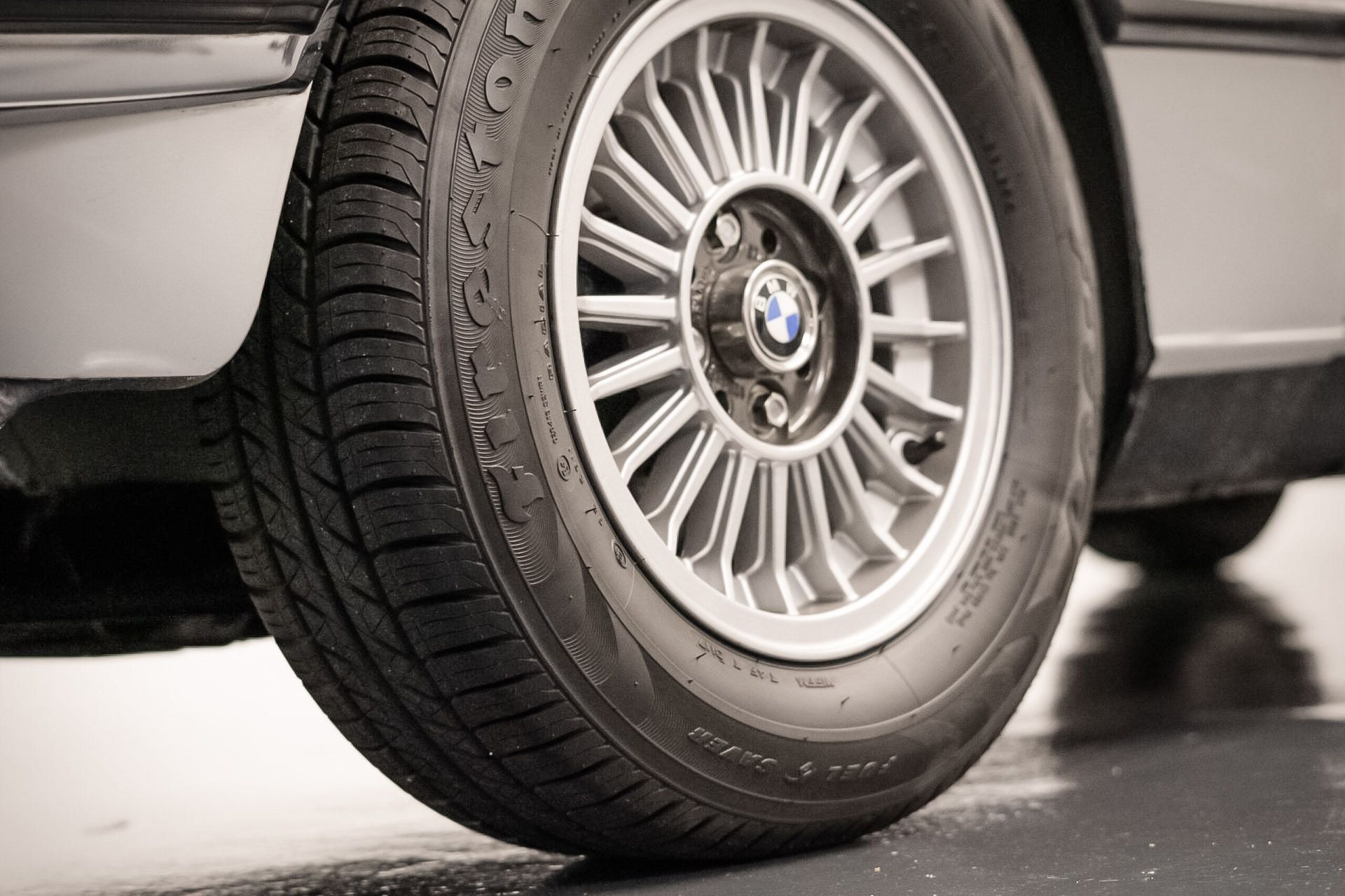 BMW 323i (E21) 7