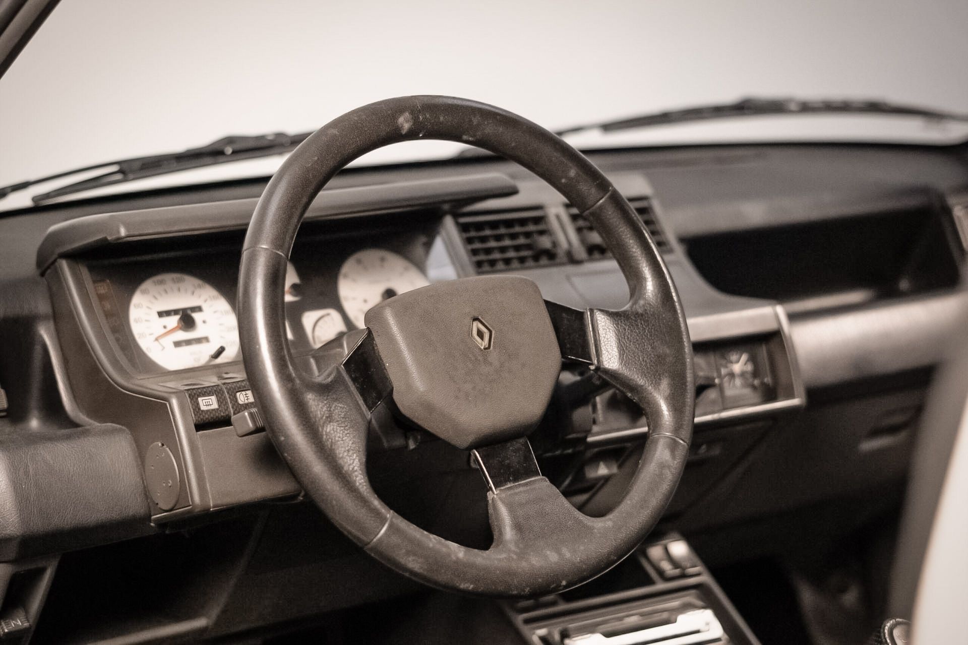 RENAULT 5 GT TURBO 8