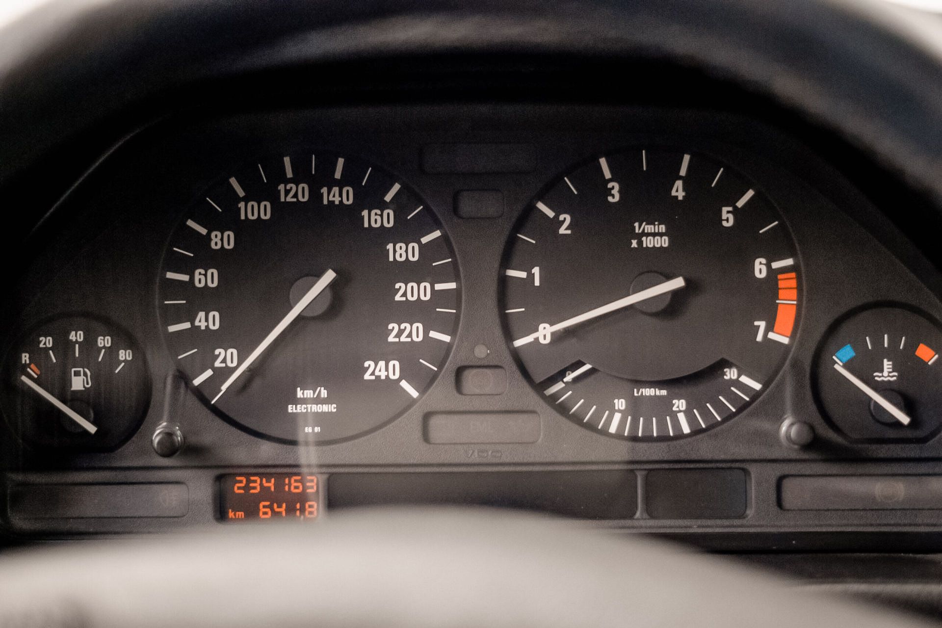 BMW (E34) 5.25i 9