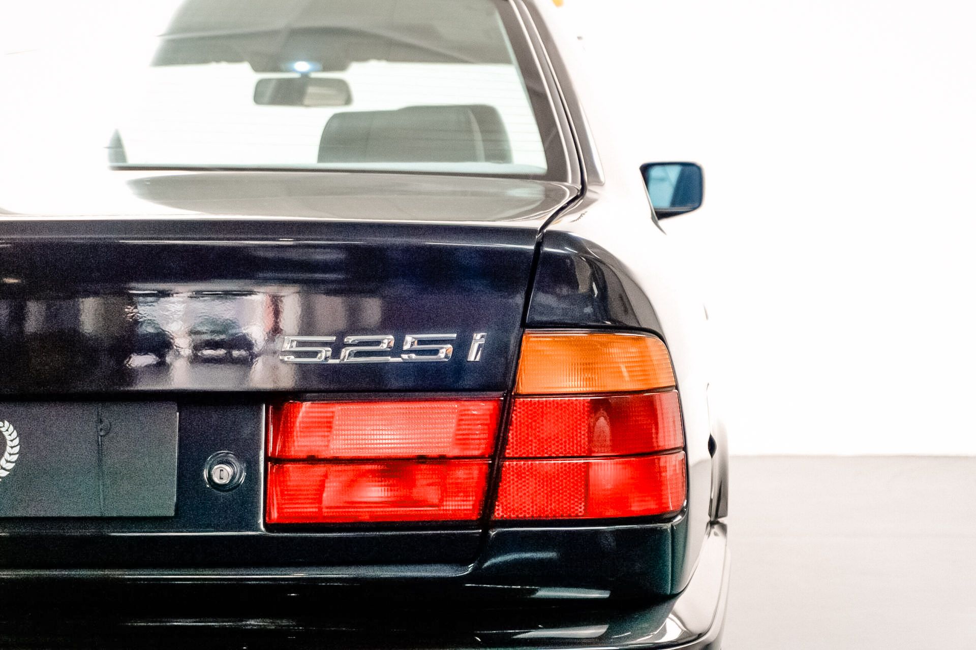 BMW (E34) 5.25i 11