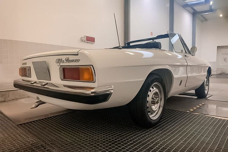 Alfa-Romeo 2000 Spider Veloce