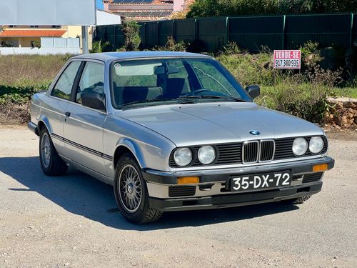 BMW E30 (2 portas)